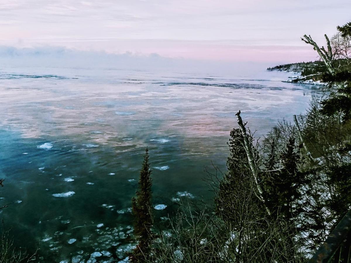 Cliff Dweller on Lake Superior Tofte Esterno foto